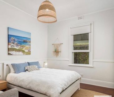 The Sunshine House - Photo 3