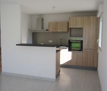 Location Appartement 4 pièces 77m² POUILLEY LES VIGNES 25115 - Photo 2