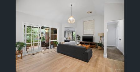 Superb Family Home in Croydon North’s Finest Cul-De-Sac - Photo 5