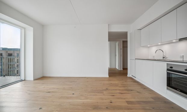 Lys og rummelig 3-værelses lejlighed med egen altan, store værelser og køkkenalrum - Foto 1