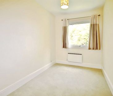 Fairlawns, Addlestone Park, Addlestone, Surrey, KT15 1SU - Photo 2