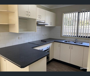 Modern 2 Bedroom Cottage Close to Amenities - Photo 4