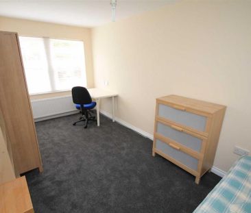 4 bedroom private hall to rent - Photo 2