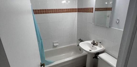 GHETTO MCGILL- STUDIO RENOVÉ & MEUBLÉ- EMPLACEMENT EXCEPTIONNEL - Photo 2