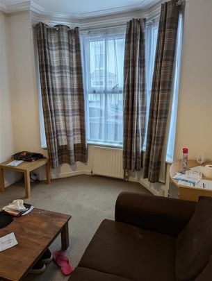 4 bedroom private hall to rent - Photo 1