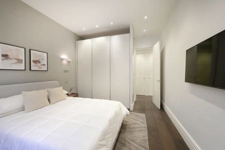 2 bedroom flat in Earls Court - Photo 3