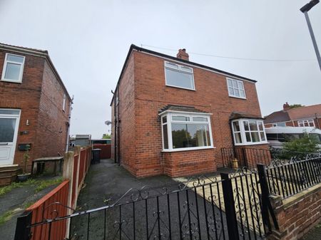2 bed Semi-Detached - To Let - Photo 3