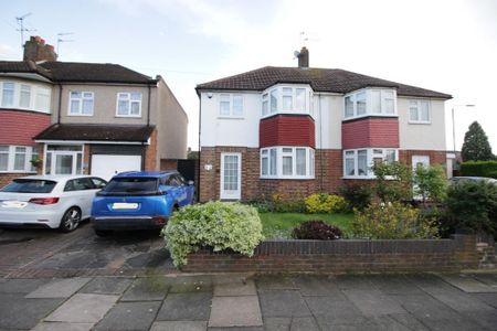 3 bedroom semi-detached house to rent - Photo 5
