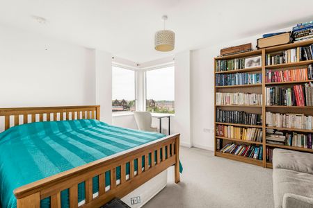 A light and spacious duplex two bedroom apartment with views of local Trumpington parks. Ideally located a short walk to the Addenbrookes campus and easy access to the M11 & guided busway. - Photo 5