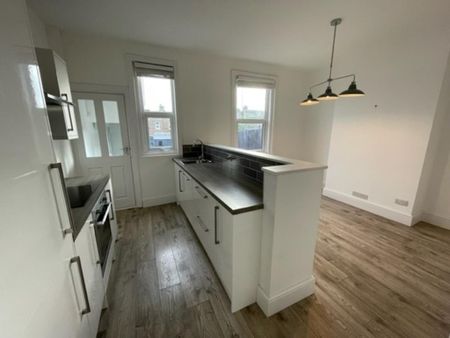 2 bedroom terraced house to rent - Photo 3