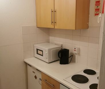 1 Bed Flat, London Road, RG1 - Photo 2