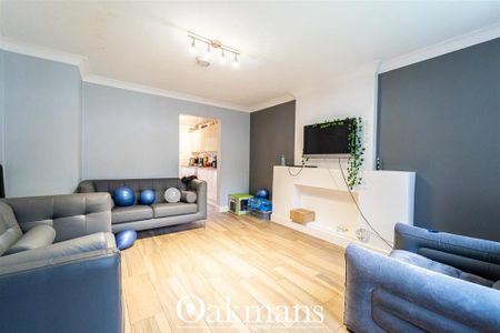 4 bedroom detached house to rent - Photo 2