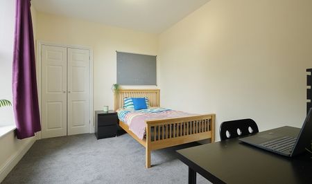 Immaculate 6 Bedroom Apartment in Broomhall! - Photo 3