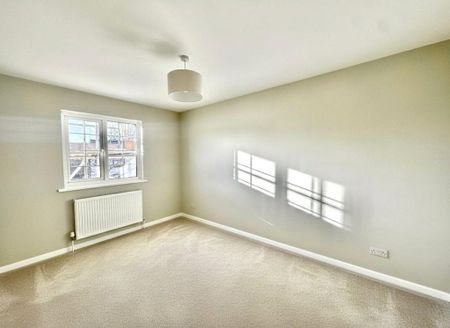 3 bedroom semi-detached house to rent - Photo 4