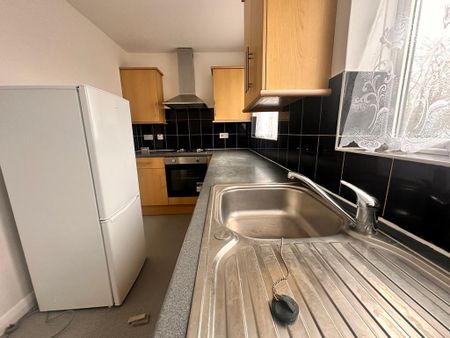 2 bedroom maisonette to rent - Photo 2