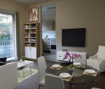 Large 2 bedrm, Convenient to Train, bus, Shops & UNI! location! - Photo 6