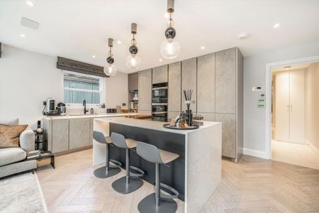 3 bedroom flat to rent - Photo 5