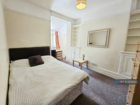 4 bedroom terraced house to rent - Photo 3