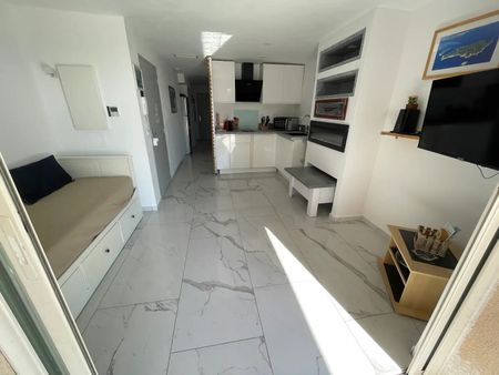 Location Appartement 3 pièces 37m² HYERES 83400 - Photo 2