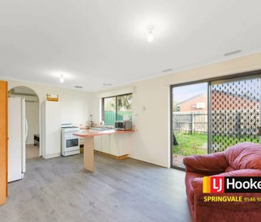 4 BEDROOM HOUSE - Photo 6