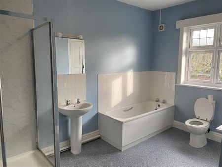 5 bedroom detached house to rent - Photo 4