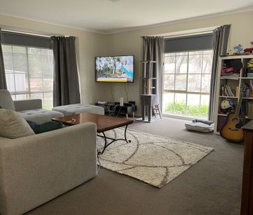 11 Ennor Place Kangaroo Flat VIC - Photo 1
