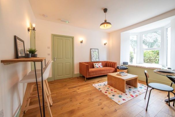 Modern Ensuite in Sociable Kingswood Home - Photo 1