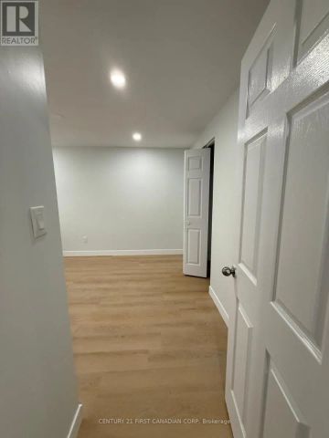 21 VINCENT CRESCENT - Photo 5