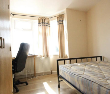 8 bedroom semi-detached house to rent - Photo 1