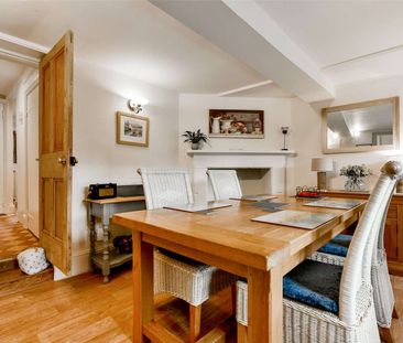 Beautifully presented two bedroom semi-detached cottage in the hear... - Photo 1