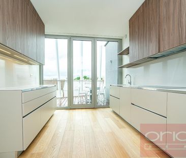 Apartment for rent, 4+kk - 3 bedrooms, 211m - Photo 3