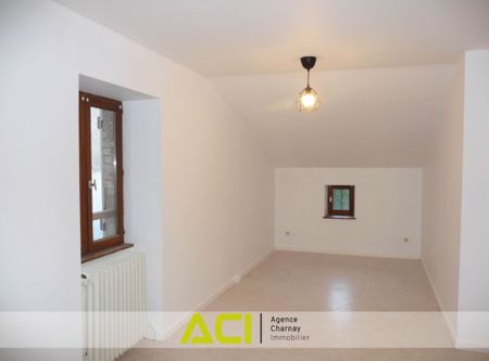 PIERRECLOS CENTRE MAISON DE VILLE AVEC JARDIN CLOS - Photo 5