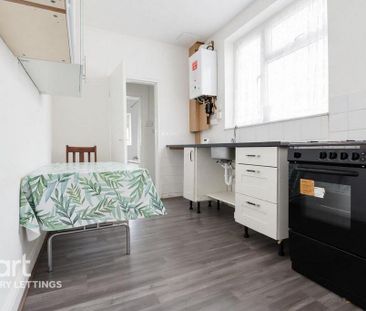 3 bedroom end of terrace house to rent - Photo 2
