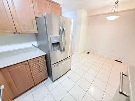 For Lease - 37 Magpie Way, Whitby, Ontario - Photo 5