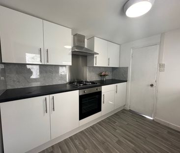 4 Bed Terraced House, Blenheim Road, RG1 - Photo 1