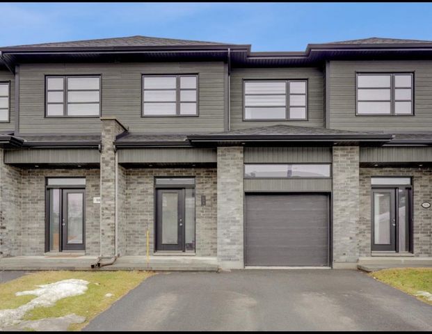 À louer / Maison à étages - Photo 1