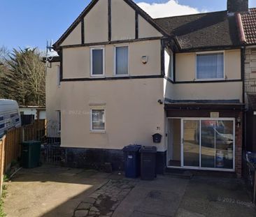 4 Bed Semi-Detached House, Coppetts Close, N12 - Photo 1
