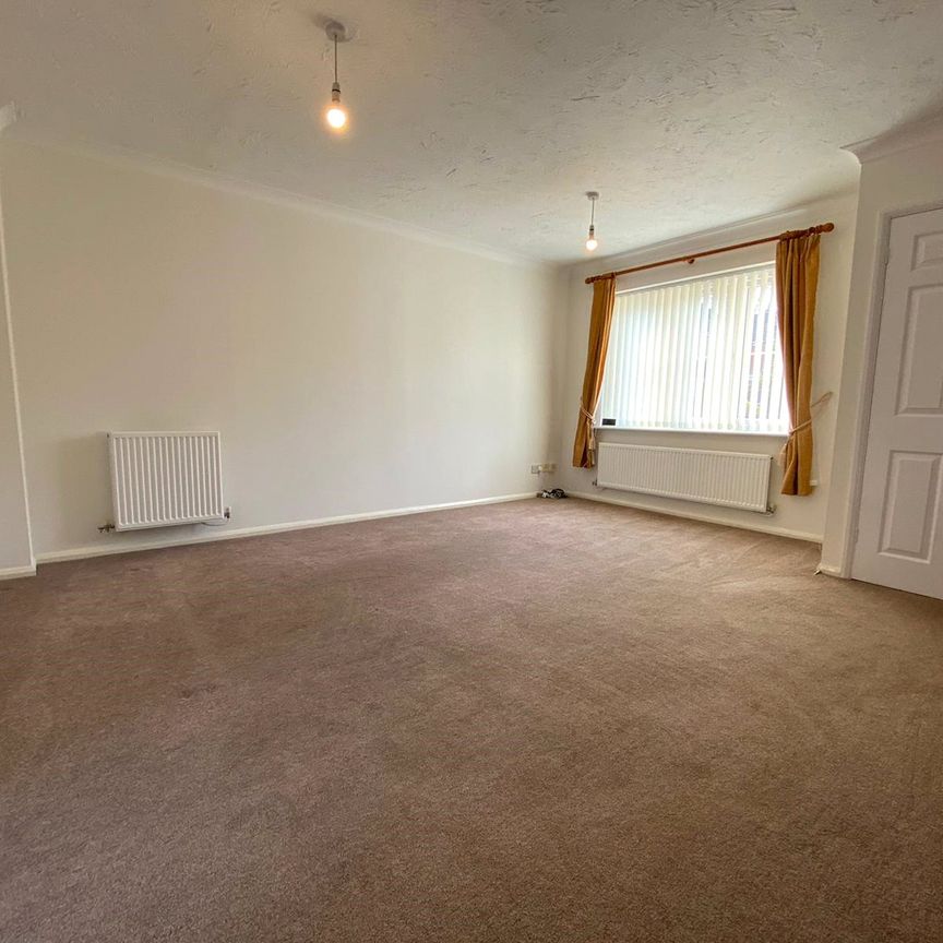 3 bedroom House in Munday Court, Binfield - Photo 1