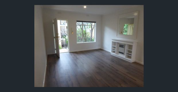 Light, Views and Convenience at ‘Edwina Court’ - Photo 1