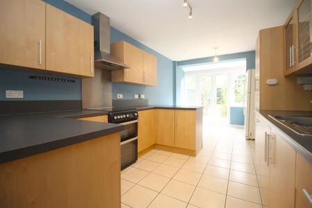 4 bedroom terraced house to rent - Photo 4