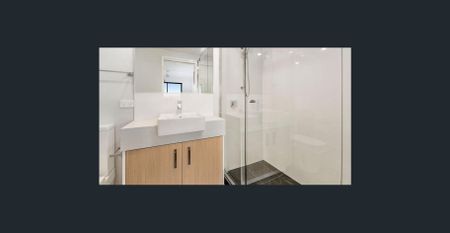 SPACIOUS TOP FLOOR MODERN APARTMENT ! - Photo 4