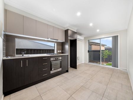 Modern 2-Bedroom Granny Flat in Prestigious Macarthur Heights Estate - Photo 4