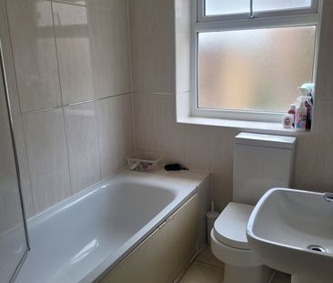 Room in a Shared House, Napier Road, E11 - Photo 6
