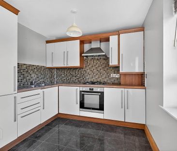 37 Drumadoon Square, Dundonald, Belfast, BT16 2QN - Photo 4