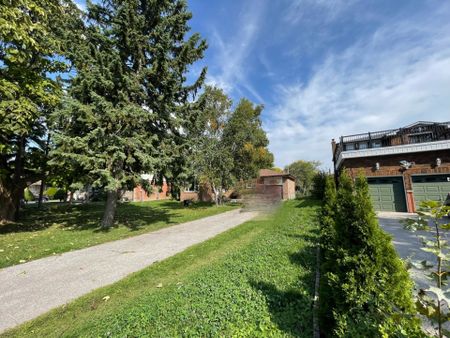 For Lease - 43 Fairglen Avenue, Toronto, Ontario - Photo 2