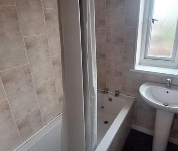 2 bedroom semi-detached house to rent - Photo 6