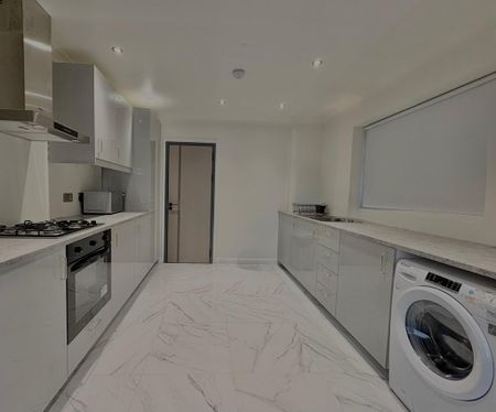 4 bedroom semi-detached house to rent - Photo 3