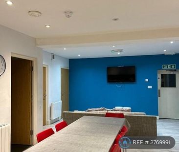 1 bedroom in a flat share to rent - Photo 2