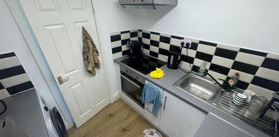 Studio to rent - Photo 2