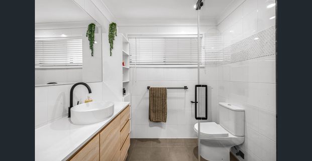 Light filled with views - Photo 1